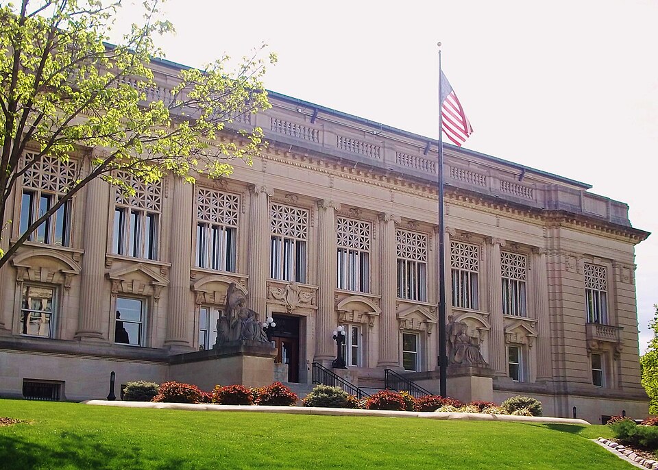 Front view of the Illinois Supreme Court.